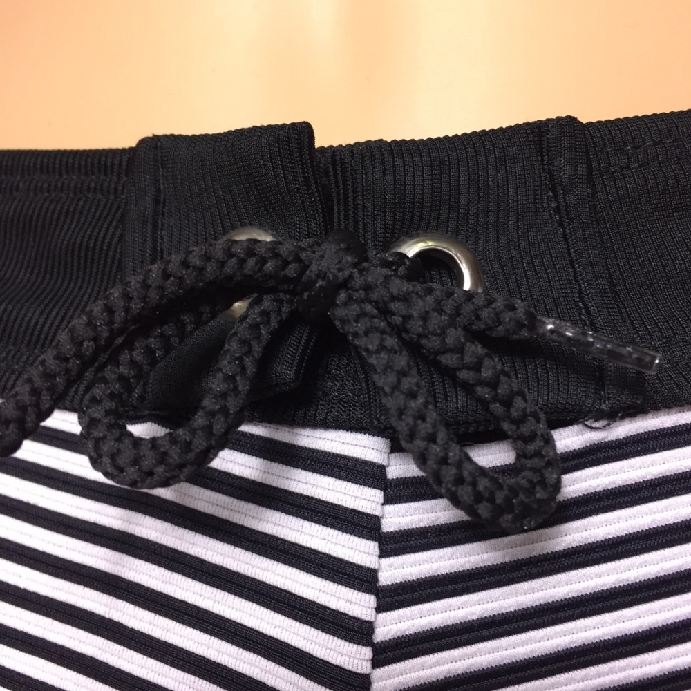 Frederick’s of Hollywood Shorts - Picture 2 of 5